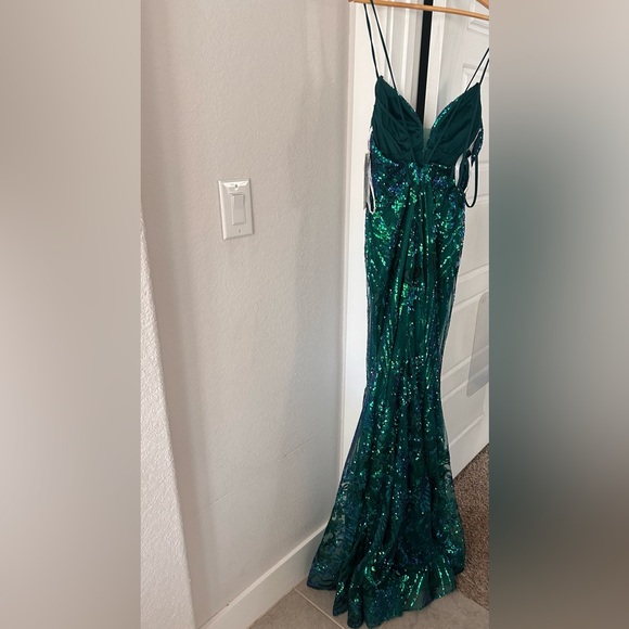 Ellie Wilde by Mon Cheri dress. Size 2 - Picture 4 of 5